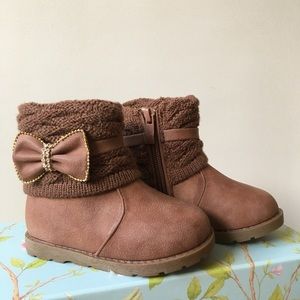 Brand new Baby Girl brown boots size 4.